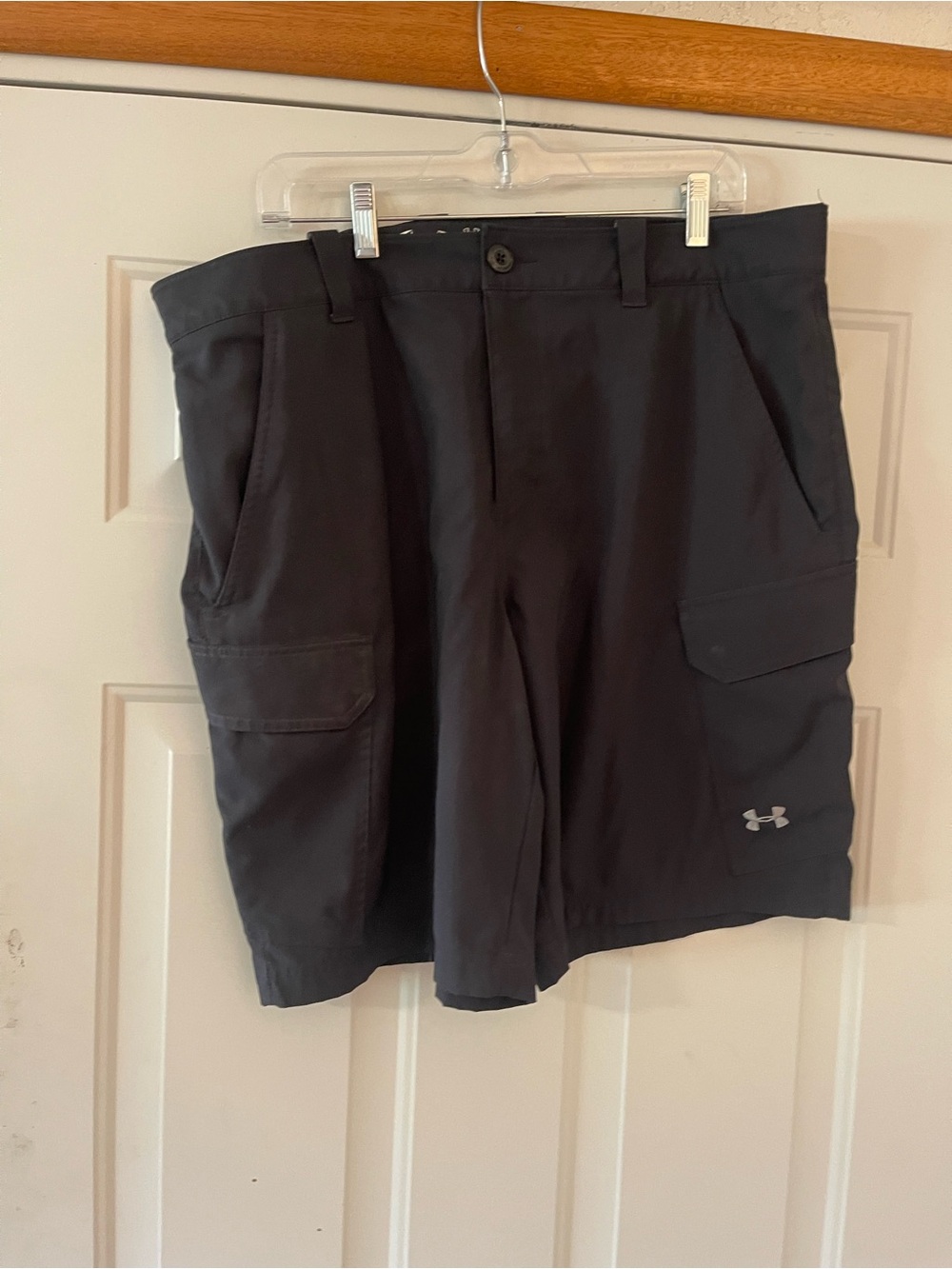 Men's Under Armour Cargo Fishing Shorts Size 38 Black Heat Gear